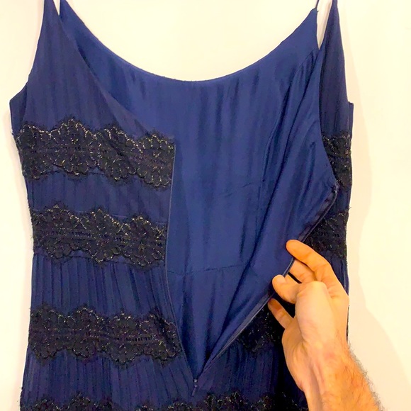 Carmen Marc Valvo Size 6 Black Lace and Navy Pleated Silk Cocktail Dress - Picture 15 of 16